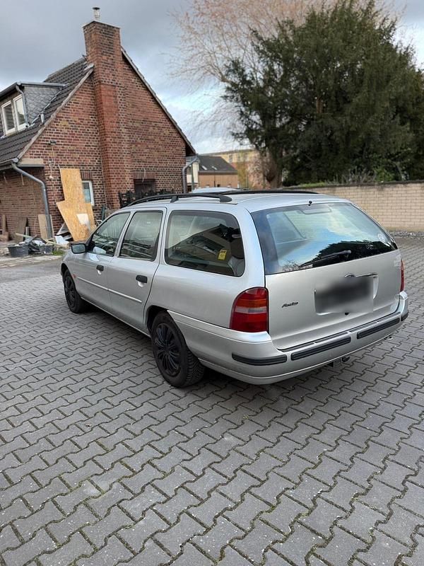 Gebraucht Ford Mondeo 131 PS (96 kW) 1999 Silber Kombi
