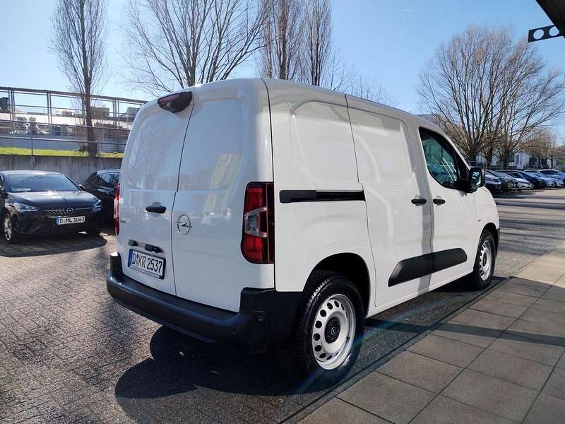 Używany Opel Combo Basis 102 KM (75 kW) 2025 Biały Minivan