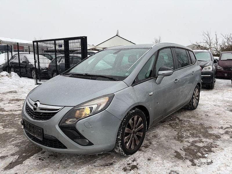 Grau Gebraucht 2012 Opel Zafira Tourer Van / Kleinbus | 3.800 € (Guter Preis) - Bild 1/4