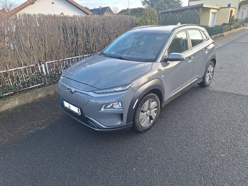 Gebraucht Hyundai Kona 100 kW (136 PS) 2020 Grau SUV