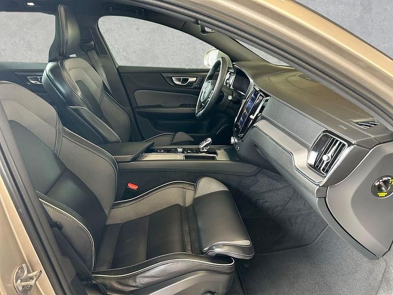 Gebraucht Volvo V60 CC Ultimate 197 PS (144 kW) 2023 Grau Kombi