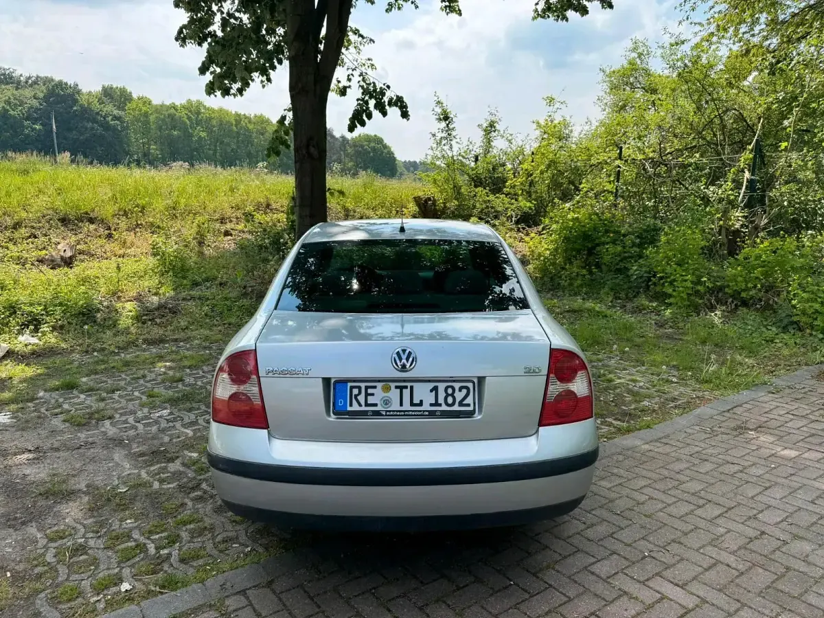 Usata VW Passat 115 CV (84 kW) 2003 Argento Berlina
