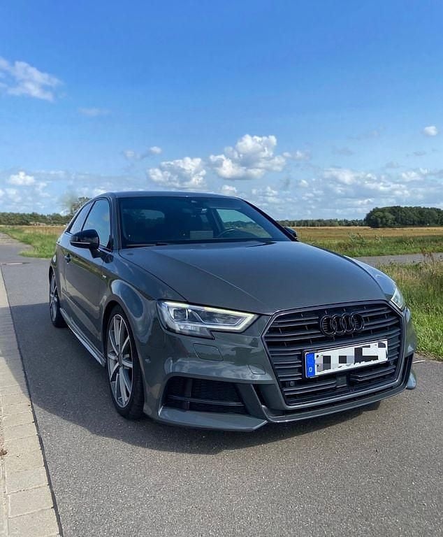 Grau Gebraucht 2017 Audi A3 S-Line Limousine | 18.500 € (Fairer Preis) - Bild 1/4