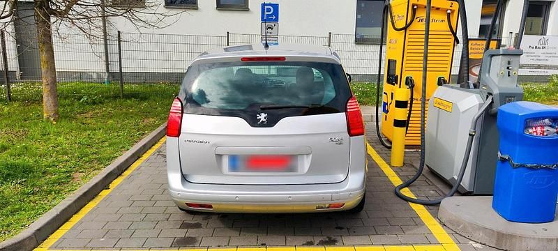 Gebraucht Peugeot 5008 Active 114 PS (83 kW) 2013 Grau Van / Kleinbus