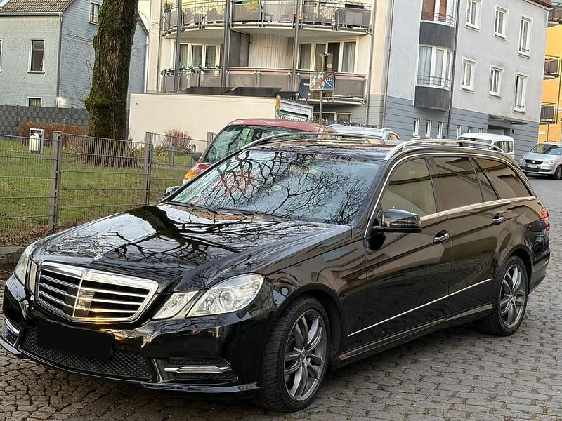 Schwarz Gebraucht 2013 Mercedes E250 AMG Kombi | 8.500 € (Guter Preis) - Bild 1/4
