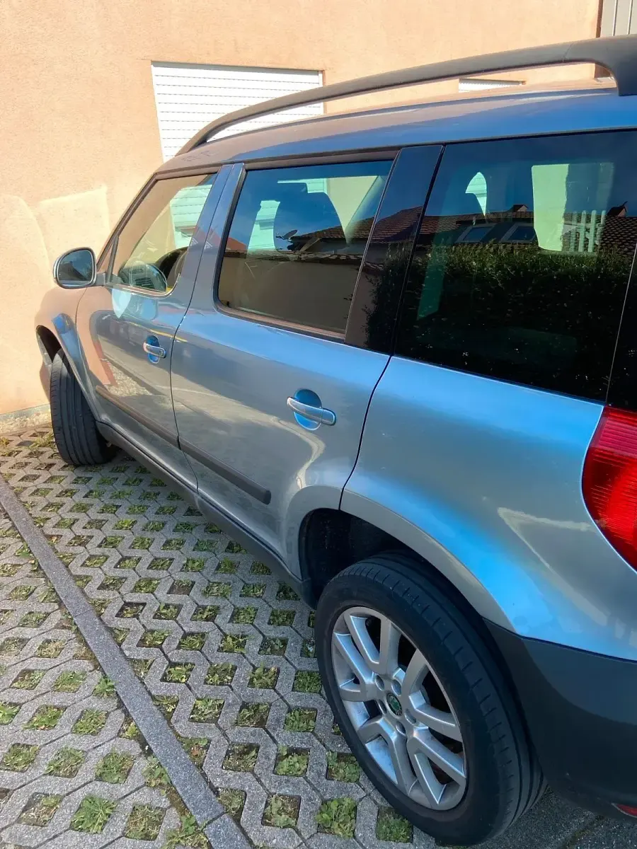 Gebraucht Skoda Yeti Plus Edition 140 PS (102 kW) 2013 Blau SUV