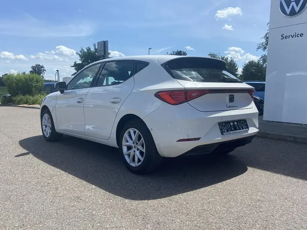 Gebraucht Seat Leon Style 131 PS (96 kW) 2021 Weiß Limousine