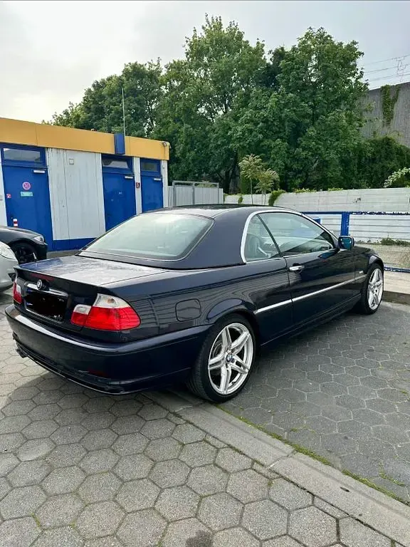 Gebraucht BMW 320 Cabriolet Basis 170 PS (125 kW) 2002 Blau Cabrio