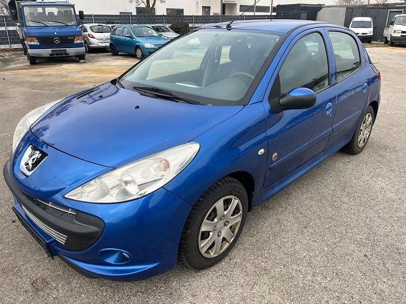 Gebraucht Peugeot 206+ 68 PS (50 kW) 2012 Blau Kleinwagen