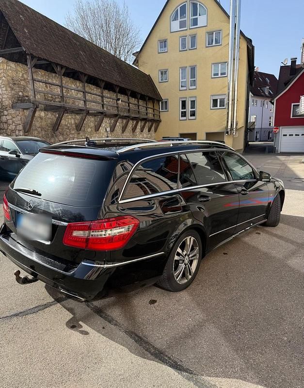 Gebraucht Mercedes E350 265 PS (194 kW) 2012 Schwarz Kombi