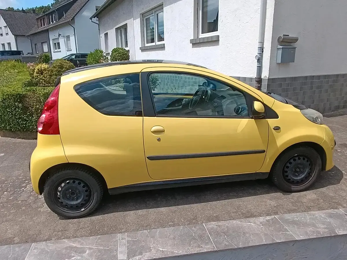 Gebraucht Peugeot 107 65 PS (47 kW) 2007 Gelb Kleinwagen