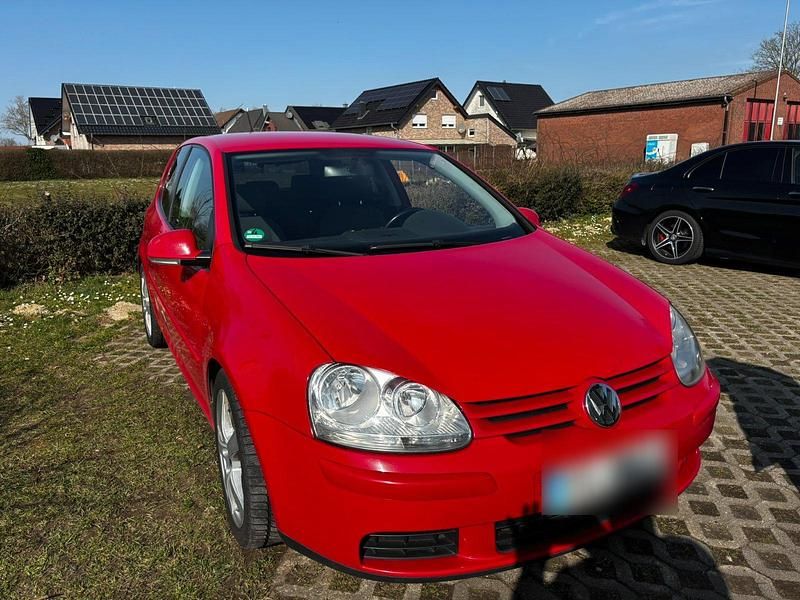 Rot Gebraucht 2005 VW Golf V Limousine | 1.749 € (Fairer Preis) - Bild 1/4