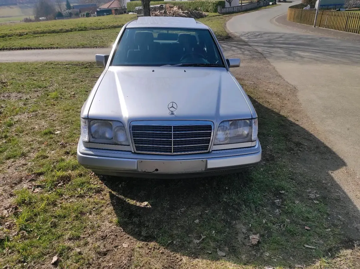Gebraucht Mercedes 280 196 PS (144 kW) 1994 Silber Limousine