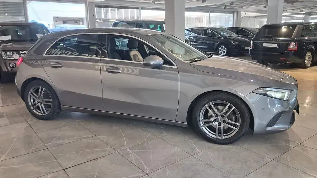 Gebraucht Mercedes A180 136 PS (100 kW) 2022 Grau Limousine