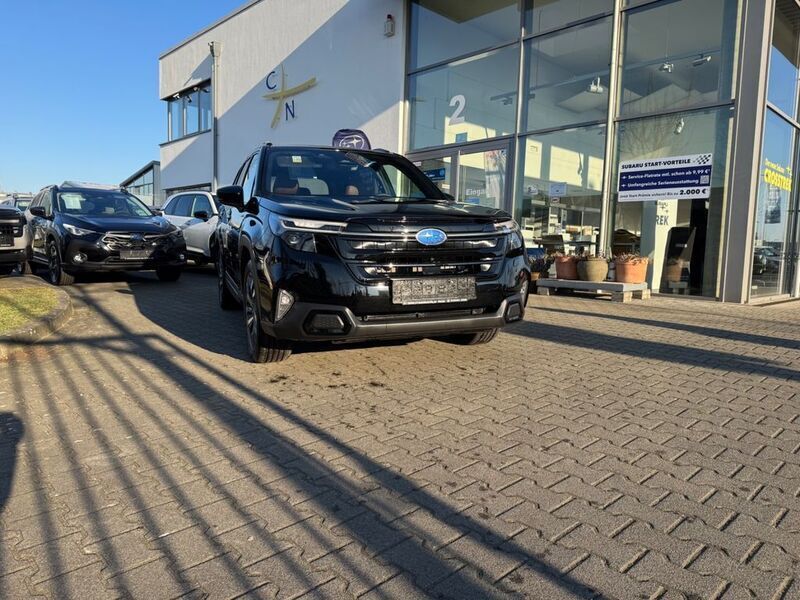 Grau Gebraucht 2024 Subaru Forester Platinum SUV | 46.799 € (Teuer) - Bild 1/4