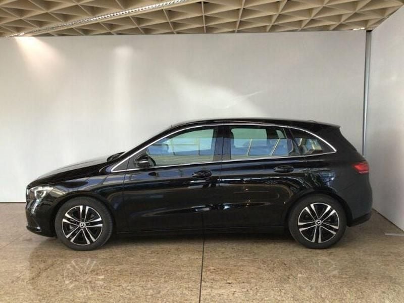 Gebraucht Mercedes 200 150 PS (110 kW) 2023 Unilack nachtschwarz Limousine