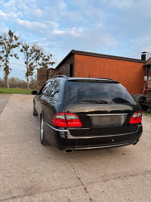 Usata Mercedes E320 221 CV (162 kW) 2007 Nero Station wagon