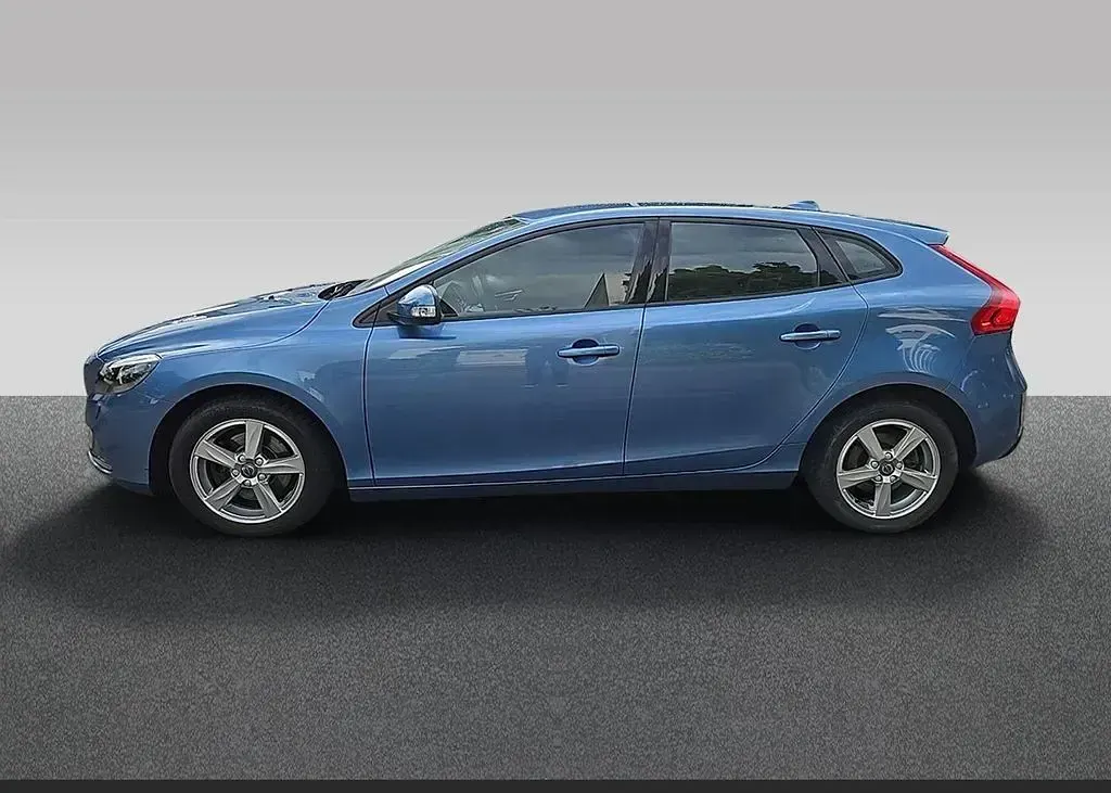 Gebraucht Volvo V40 You! 122 PS (89 kW) 2016 Blau Limousine