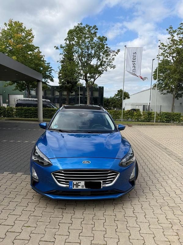 Blau Gebraucht 2019 Ford Focus Kombi | 11.500 € (Fairer Preis) - Bild 1/4