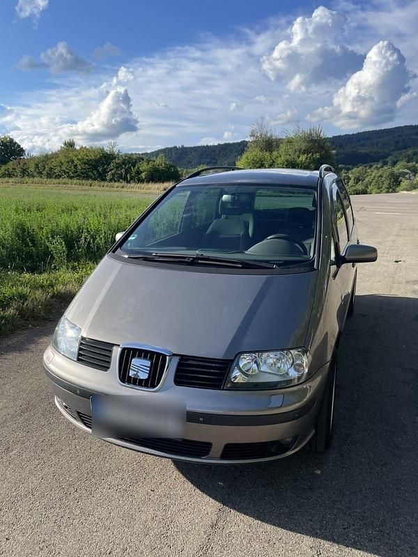 Grau Gebraucht 2008 Seat Alhambra Van / Kleinbus | 4.200 € (Etwas zu teuer) - Bild 1/4
