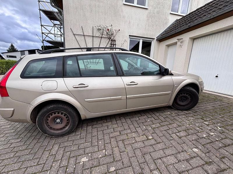Gold Gebraucht 2007 Renault Mégane II Expression Limousine | 1.100 € (Superpreis) - Bild 1/4