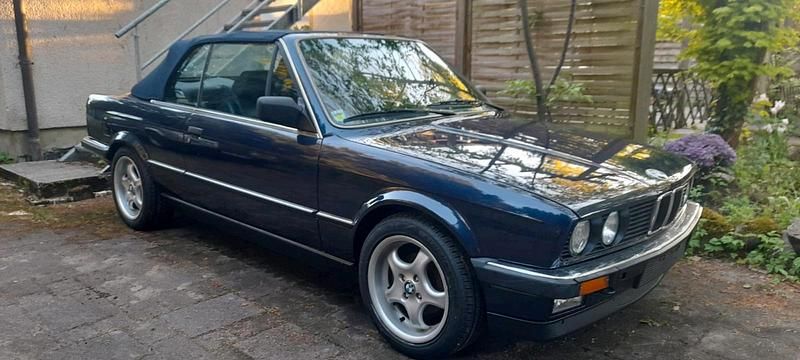Blau Gebraucht 1990 BMW 320 Cabriolet Cabrio | 14.555 € - Bild 1/4