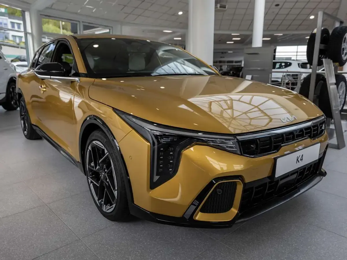 Neu Kia K4 GT-Line 179 PS (131 kW) 2026 Gold Limousine
