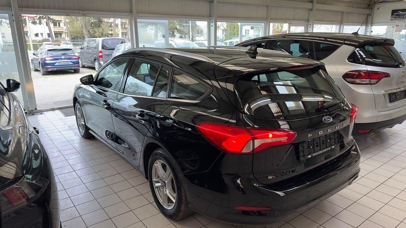 Gebraucht Ford Focus Cool & Connect 125 PS (91 kW) 2020 Schwarz Kombi