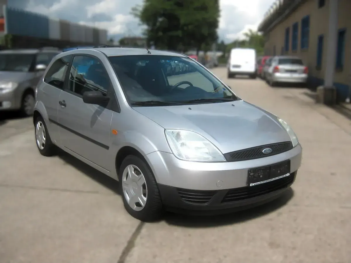 Gebraucht Ford Fiesta 60 PS (44 kW) 2004 Silber Kleinwagen