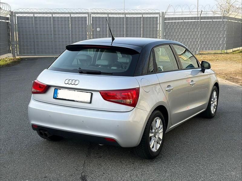 Gebraucht Audi A1 Sportback Attraction 122 PS (89 kW) 2012 Silber Kleinwagen