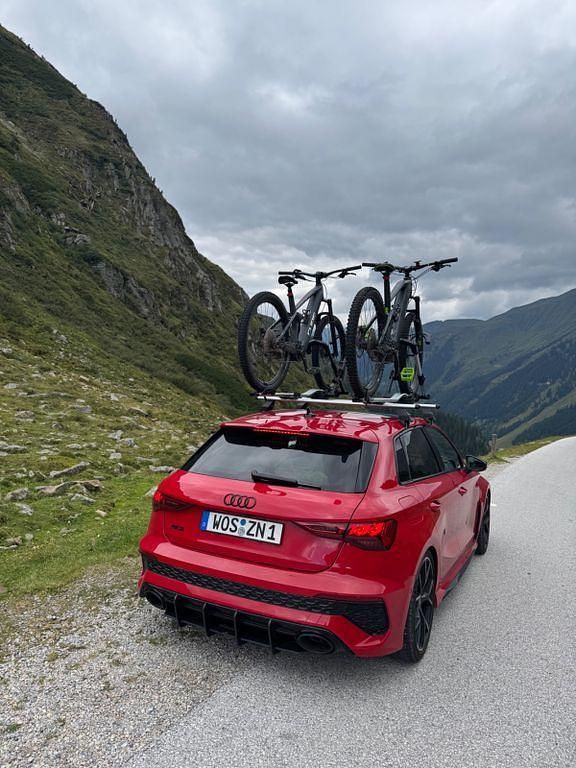 Gebraucht Audi RS3 Ambiente 400 PS (294 kW) 2023 Rot Limousine