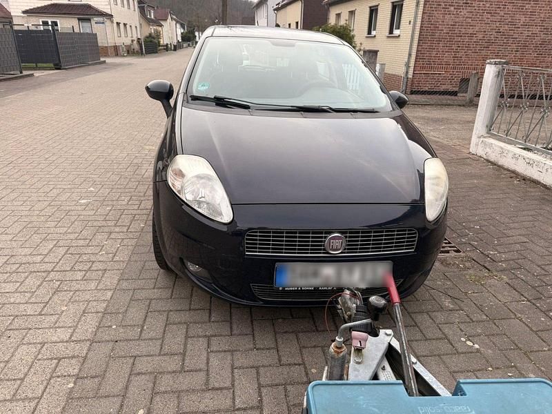 Gebraucht Fiat Punto 70 PS (51 kW) 2011 Blau Kleinwagen