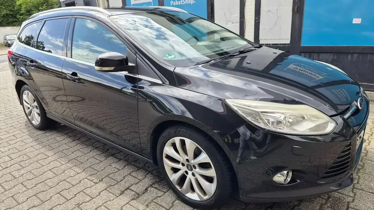 Gebraucht Ford Focus Titanium 140 PS (102 kW) 2011 Pantherschwarz metallic Kombi