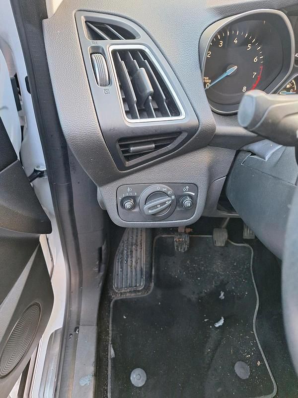 Gebraucht Ford C-MAX Titanium 125 PS (91 kW) 2016 Weiß Van / Kleinbus