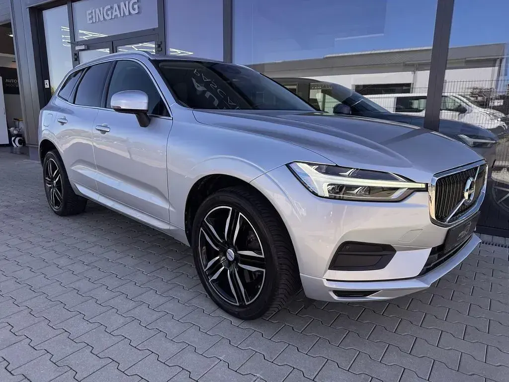 Gebraucht Volvo XC60 Momentum 254 PS (186 kW) 2017 Bright silver metallic / metal SUV