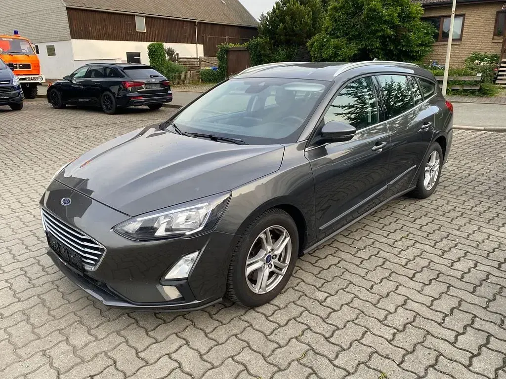 Gebraucht Ford Focus Cool & Connect 120 PS (88 kW) 2020 Grau Limousine