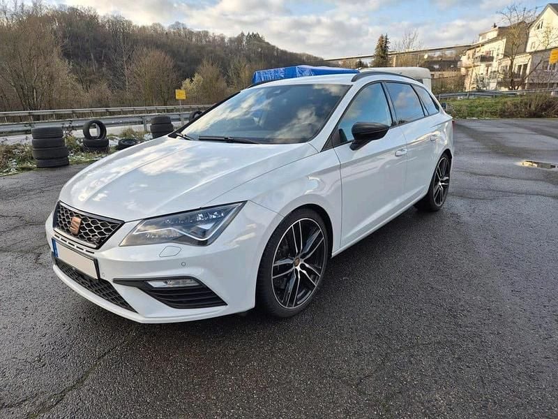 Weiß Gebraucht 2020 Cupra Leon Kombi | 23.500 € (Guter Preis) - Bild 1/4