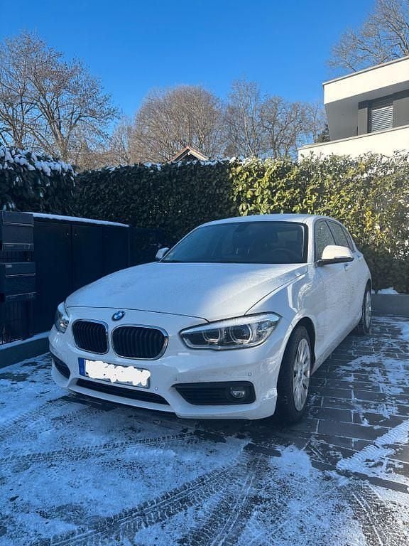 Weiß Gebraucht 2018 BMW 118 Performance Kleinwagen | 12.900 € (Guter Preis) - Bild 1/4