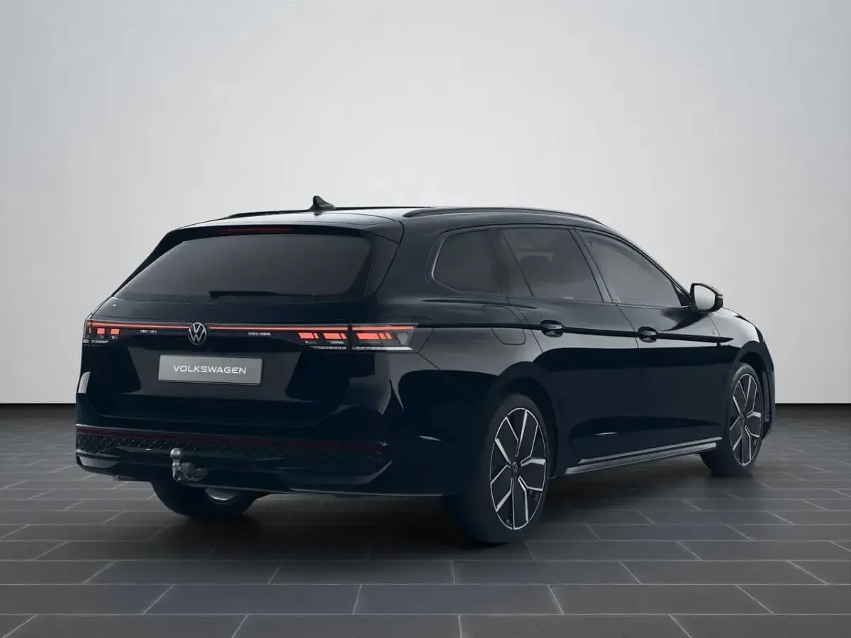 Gebraucht VW Passat R-line 272 PS (200 kW) 2025 Grenadillschwarz metallic Kombi