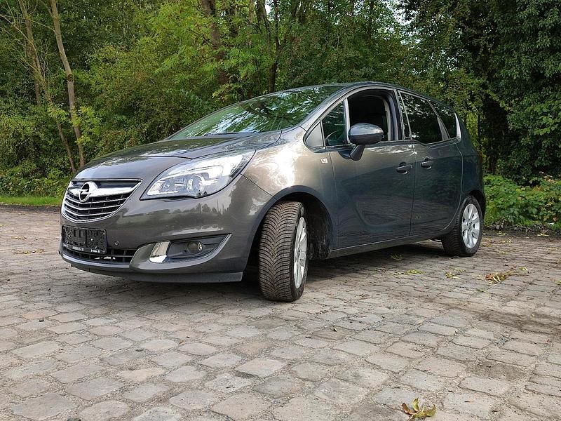 Grau Gebraucht 2016 Opel Meriva Van / Kleinbus | 6.990 € (Fairer Preis) - Bild 1/4