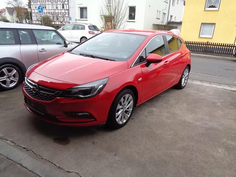 Gebraucht Opel Astra Edition 105 PS (77 kW) 2015 Rot Limousine