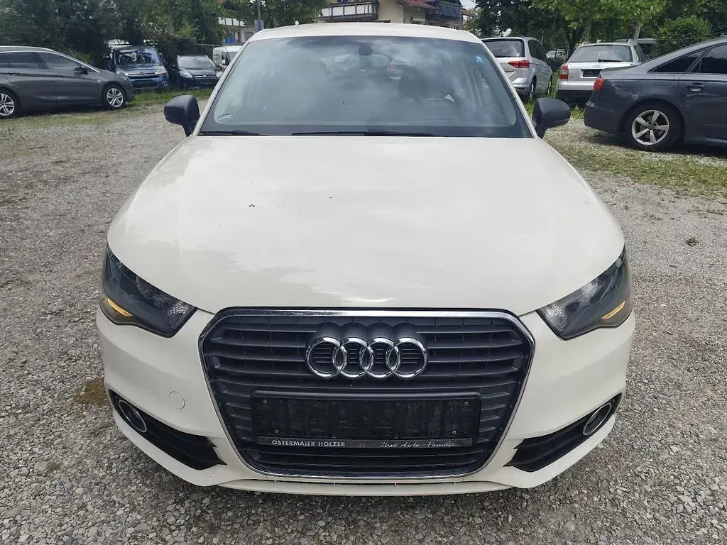 Gebraucht Audi A1 Sportback Attraction 90 PS (66 kW) 2015 Weiß Kleinwagen