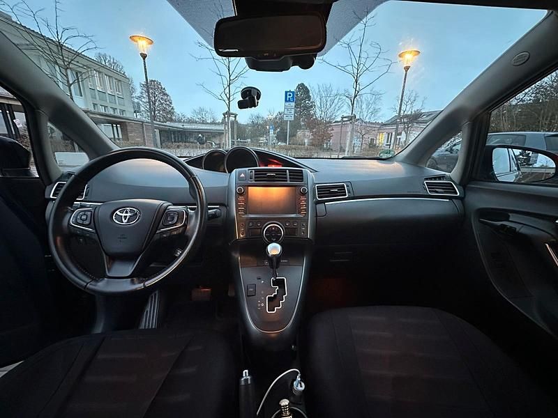 Gebraucht Toyota Verso 147 PS (108 kW) 2017 Schwarz Van / Kleinbus