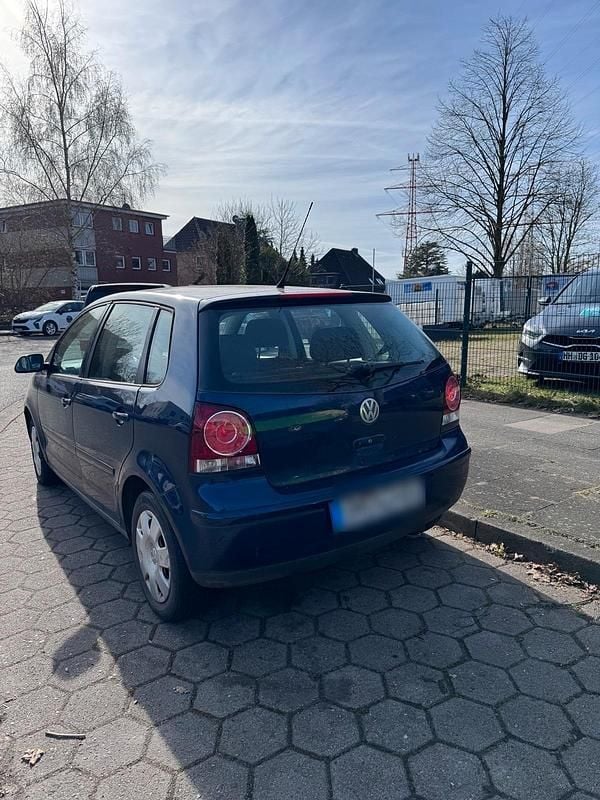 Gebraucht VW Polo 64 PS (47 kW) 2005 Blau Kleinwagen