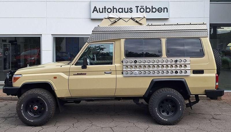 Beige Gebraucht 2015 Toyota Land Cruiser SUV | 99.850 € - Bild 1/4