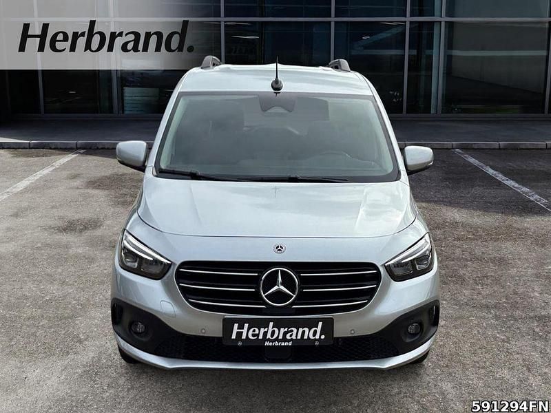 Gebraucht Mercedes T180 116 PS (85 kW) 2025 Silber Van / Kleinbus