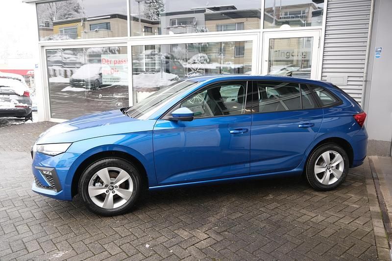 Neu Skoda Scala Selection 116 PS (85 kW) 2025 Race blau metallic Kleinwagen