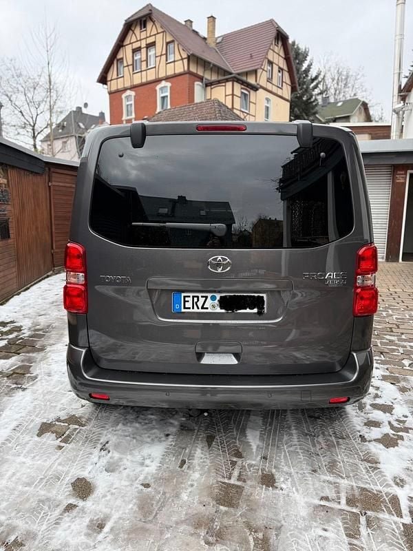 Gebraucht Toyota Proace Team 177 PS (130 kW) 2023 Grau Van / Kleinbus