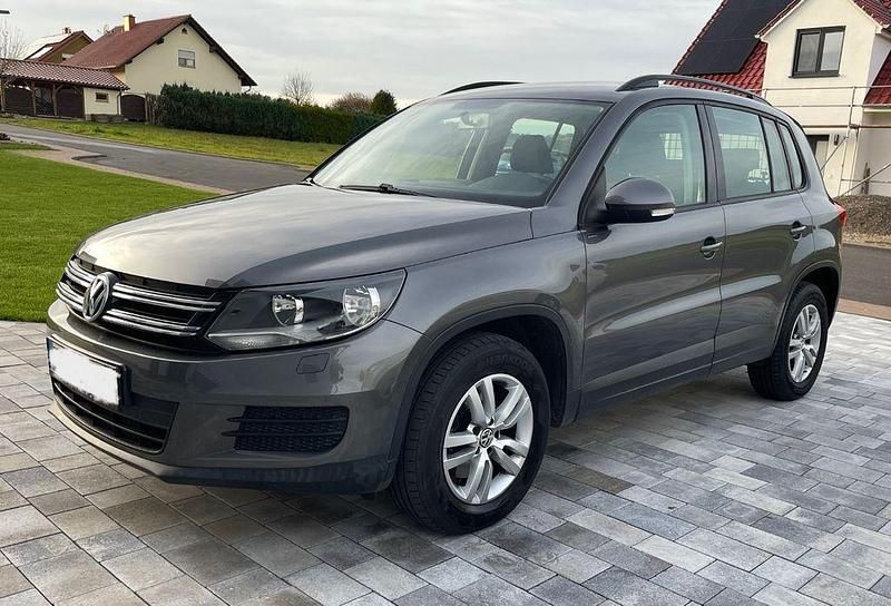 Grau Gebraucht 2012 VW Tiguan Trendline SUV | 11.500 € (Fairer Preis) - Bild 1/4