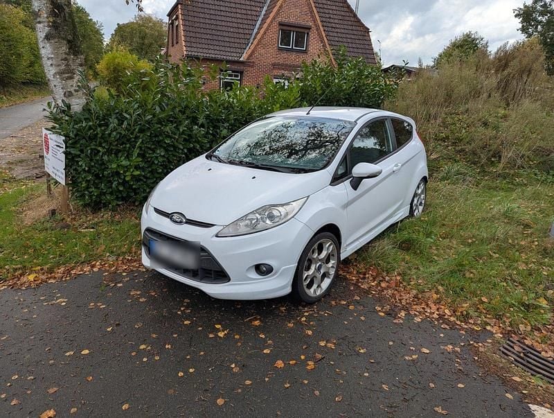 Weiß Gebraucht 2011 Ford Fiesta ST-Line Limousine | 3.000 € (Fairer Preis) - Bild 1/4